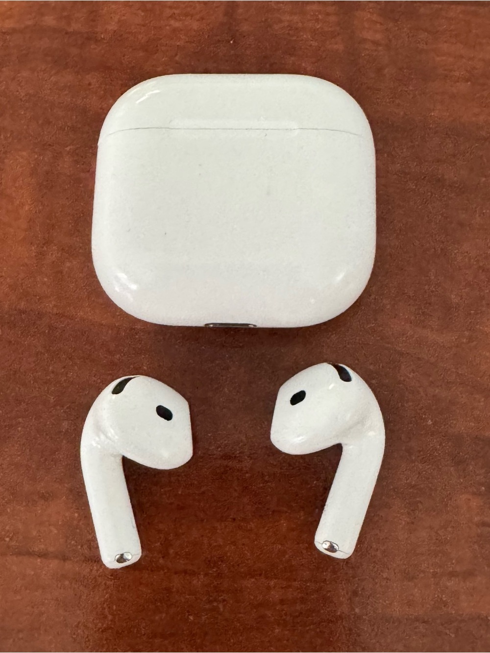 Apple AirPod 4, USB-C charging case